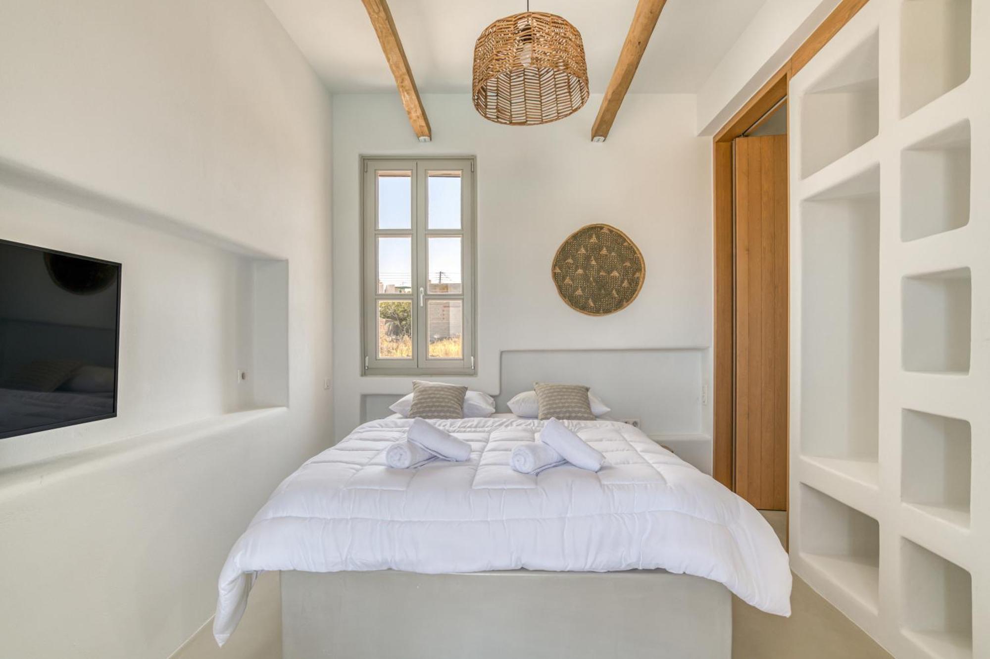 Lil Paros Luxury *