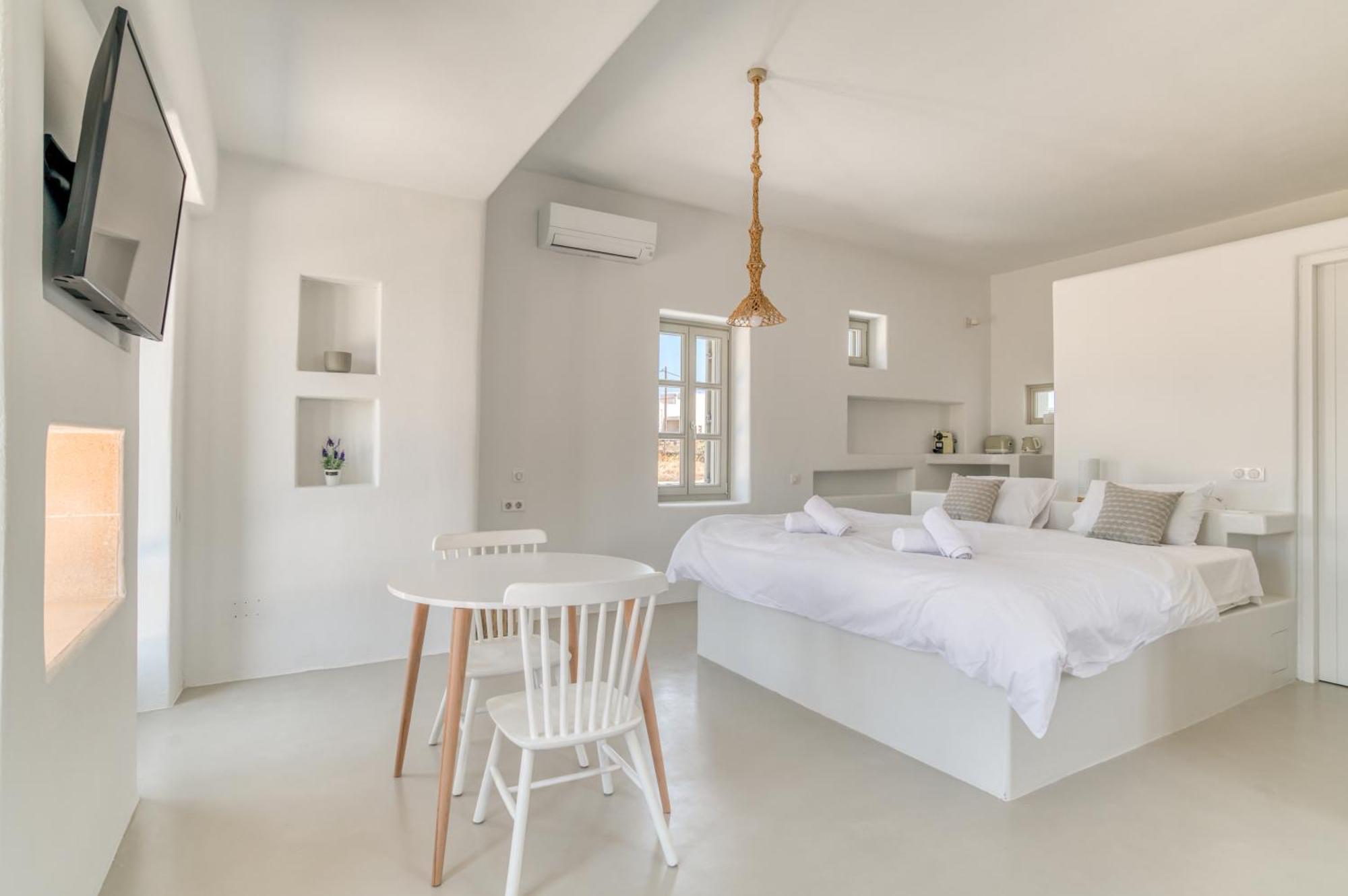 Lil Paros Luxury