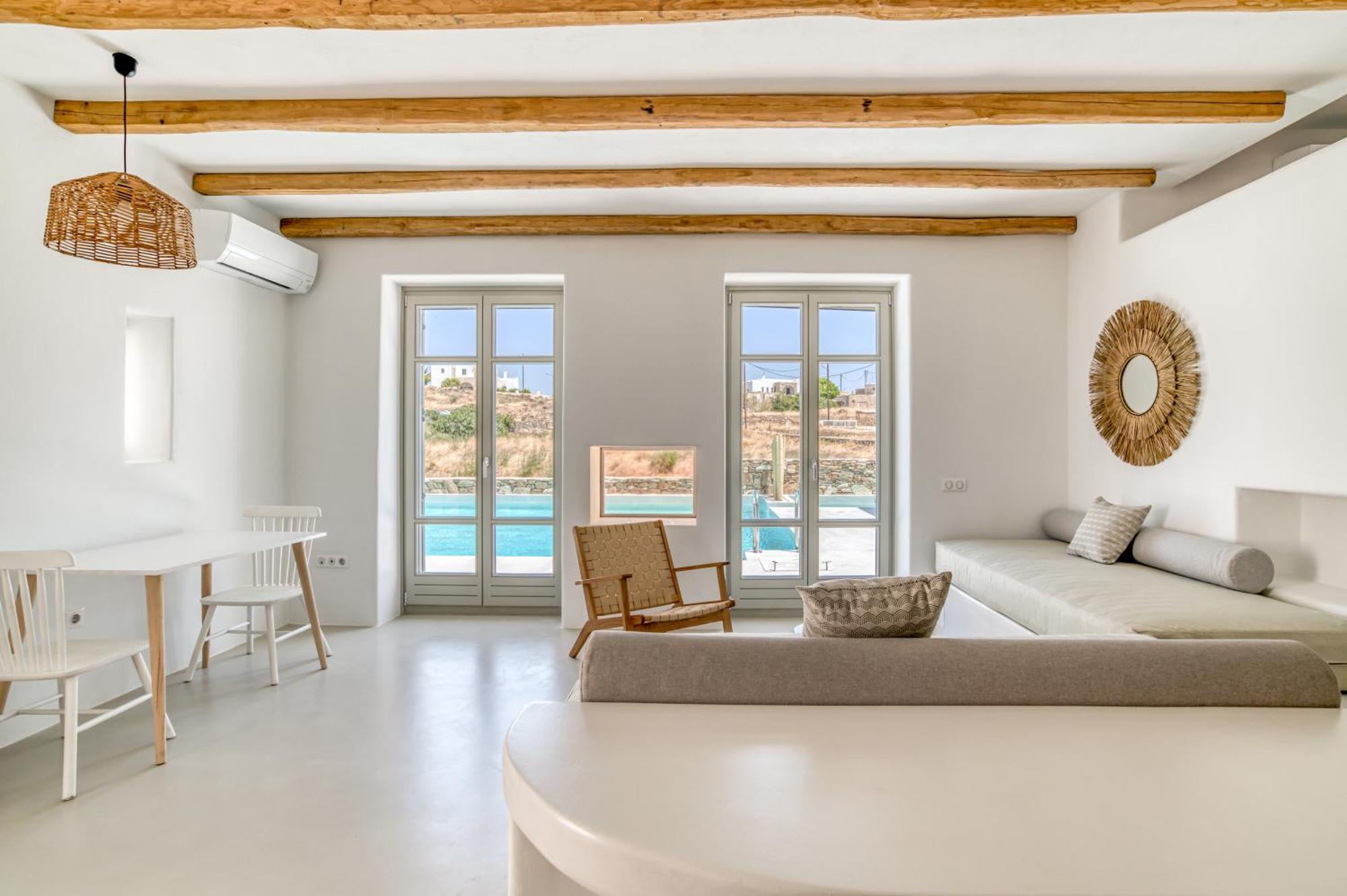 Lil Paros Luxury