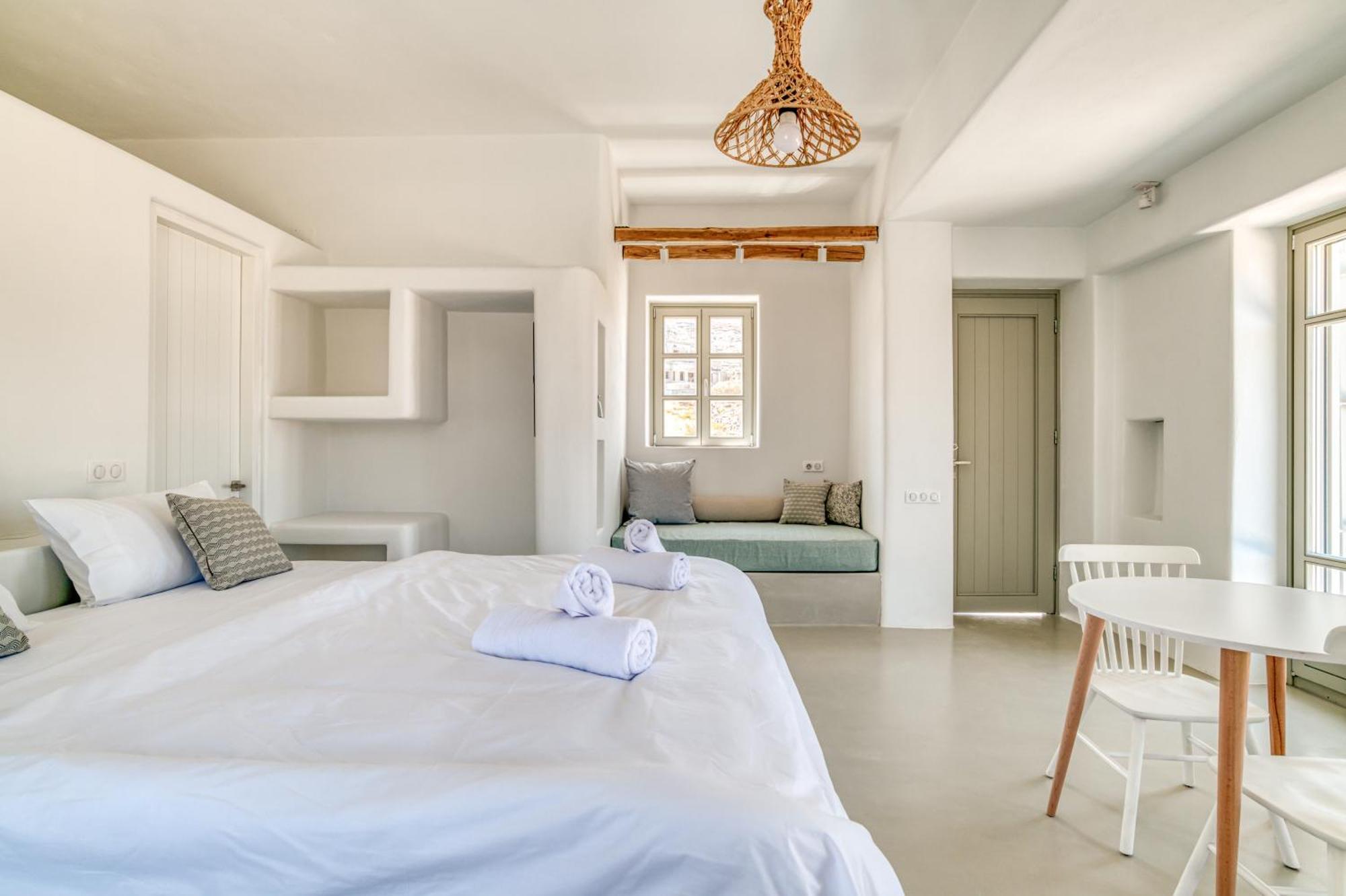 Lil Paros Luxury *