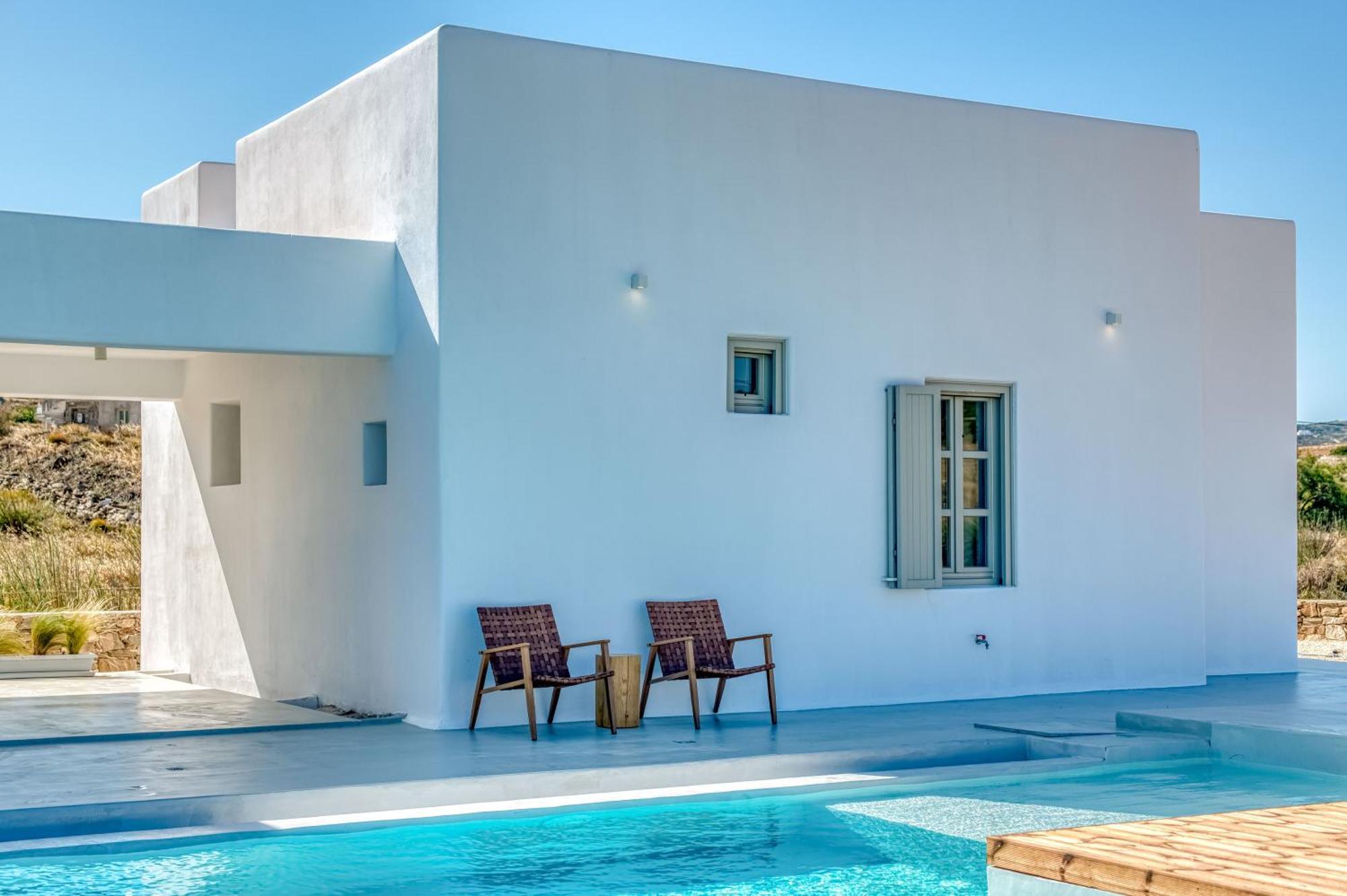 Lil Paros Luxury *