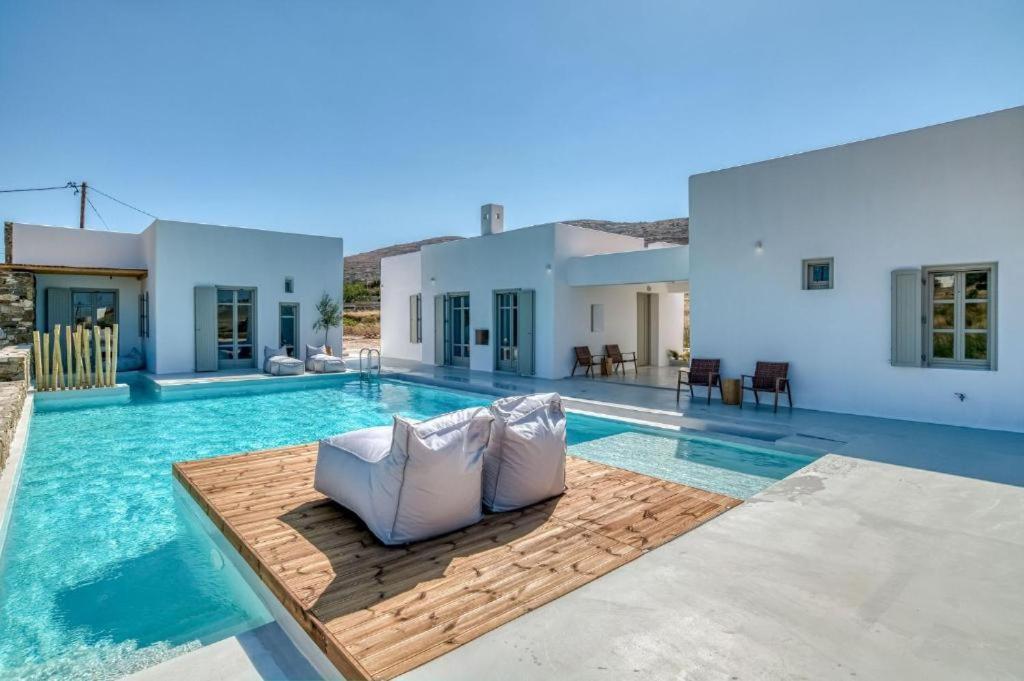 Lil Paros Luxury *